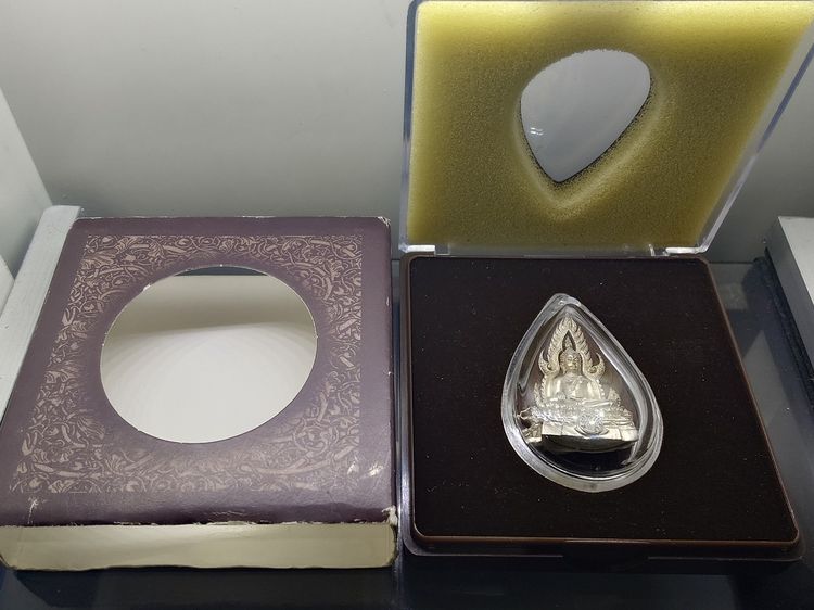 พระพุทธชินราช ภปร. ลอยองค์ เนื้อเงิน โครงการ "เพราะแผ่นดินนี้ คือ แผ่นดินเกิด รุ่นแรก ปี 2548 พร้อมกล่องเดิม รูปที่ 8