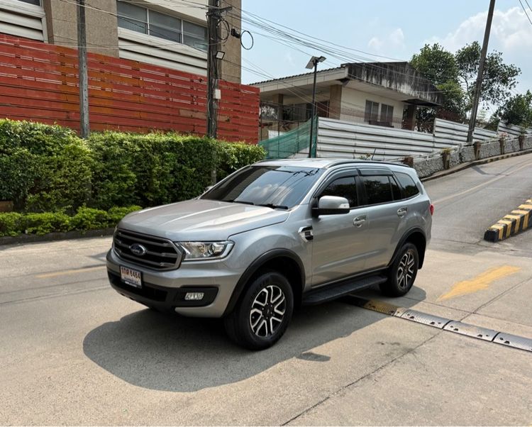 รถ Ford Everest 2.0 Turbo Trend สี เทา