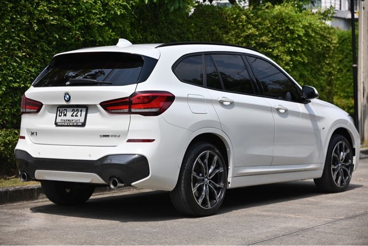 BMW X1 2023 2.0 sDrive20d M Sport Sedan ดีเซล ไม่ติดแก๊ส เกียร์อัตโนมัติ ขาว รูปที่ 2