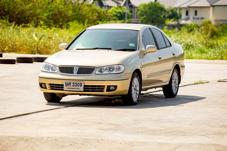 รถ Nissan Sunny 1.6 GL Neo สี น้ำตาล