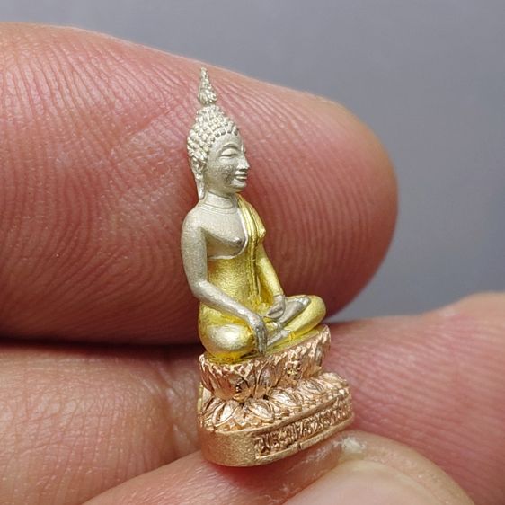 พระชัยวัฒน์พระพุทธนวราชบพิตร เนื้อเงินสามกษัตริย์ พิธีพุทธาภิเษก ณ วัดพระศรีรัตนศาสดาราม ปี2540 พร้อมกล่องเดิม รูปที่ 5