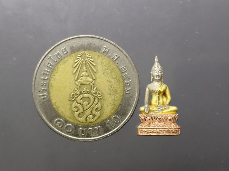 พระชัยวัฒน์พระพุทธนวราชบพิตร เนื้อเงินสามกษัตริย์ พิธีพุทธาภิเษก ณ วัดพระศรีรัตนศาสดาราม ปี2540 พร้อมกล่องเดิม รูปที่ 8