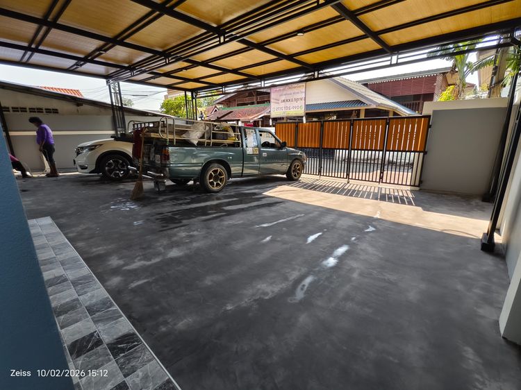 อื่นๆ สร้างเสร็จก่อน 2010 มีบางส่วน ขายบ้านเดี่ยว2ชั้น โฉนด 56 วา ซอยลำลูกกา 3 ซอยจามร23ข. ใกล้สถานีรถไฟฟ้าคูคต ใกล้ รีโนเวทใหม่ทั้งหลัง รูปที่ 2