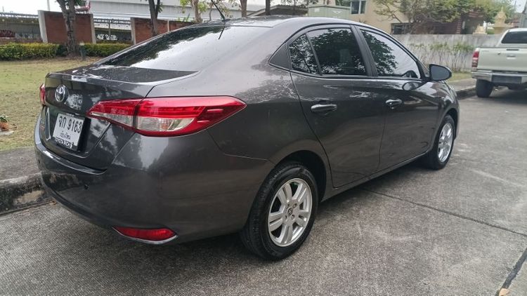 Toyota Yaris ATIV 2020 1.2 Entry Sedan เบนซิน ไม่ติดแก๊ส เกียร์อัตโนมัติ ดำ รูปที่ 4