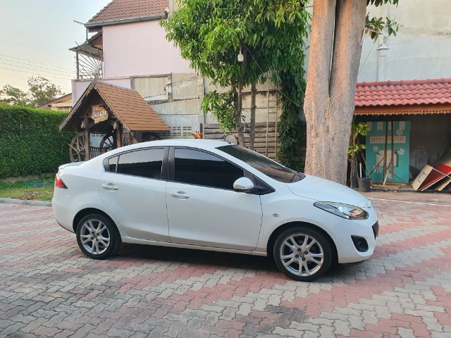Mazda Mazda 2 2010 1.5 Elegance Maxx Sedan เบนซิน ไม่ติดแก๊ส เกียร์อัตโนมัติ ขาว รูปที่ 4