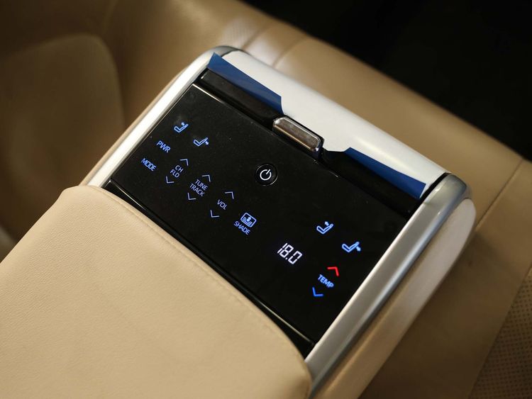 Toyota Camry 2022 2.5 HEV Premium Luxury Sedan ไฮบริด ไม่ติดแก๊ส เกียร์อัตโนมัติ ดำ รูปที่ 4