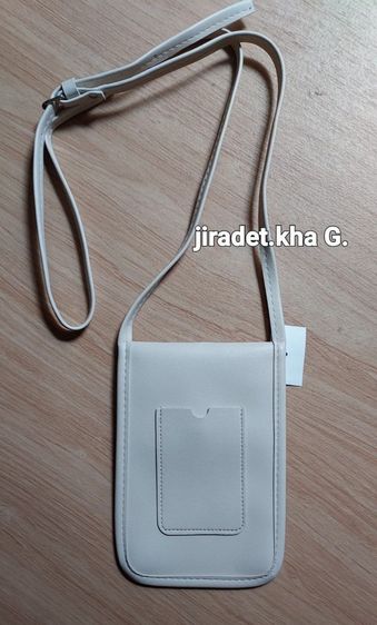 กระเป๋าใส่โทรศัพท์ แบบสะพาย ขนาดเพียง 19×13.5 cm. สายกระเป๋าปรับระดับได้ ทำจากหนังนิ่ม สินค้าคัดมาจากคลังสินค้าญี่ปุ่น รูปที่ 2