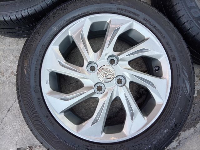 แม็ก Toyota Vios สีเดิมโรงงาน พร้อมยางปี 22