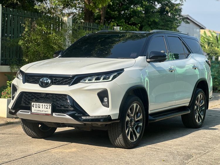 Toyota Fortuner 2023 2.4 LEGENDER 2WD AT Utility-car ดีเซล ไม่ติดแก๊ส เกียร์อัตโนมัติ ขาว รูปที่ 2