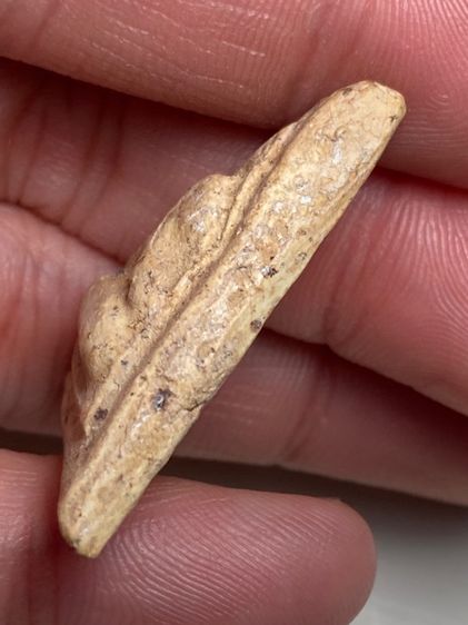 พระปิดตาเนื้อผงสามเหลี่ยม รูปที่ 4