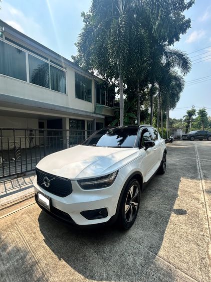 Volvo XC40 2022 Recharge 1.5 T5 R-Design Utility-car ปลั๊กอินไฮบริด (PHEV) ไม่ติดแก๊ส เกียร์อัตโนมัติ ขาว รูปที่ 2