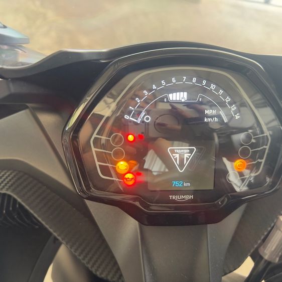 triumph Daytona รูปที่ 9