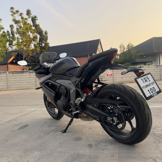 triumph Daytona รูปที่ 12