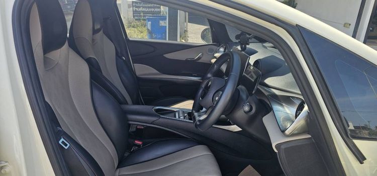 รถ BYD Dolphin Standard Range สี เบจ