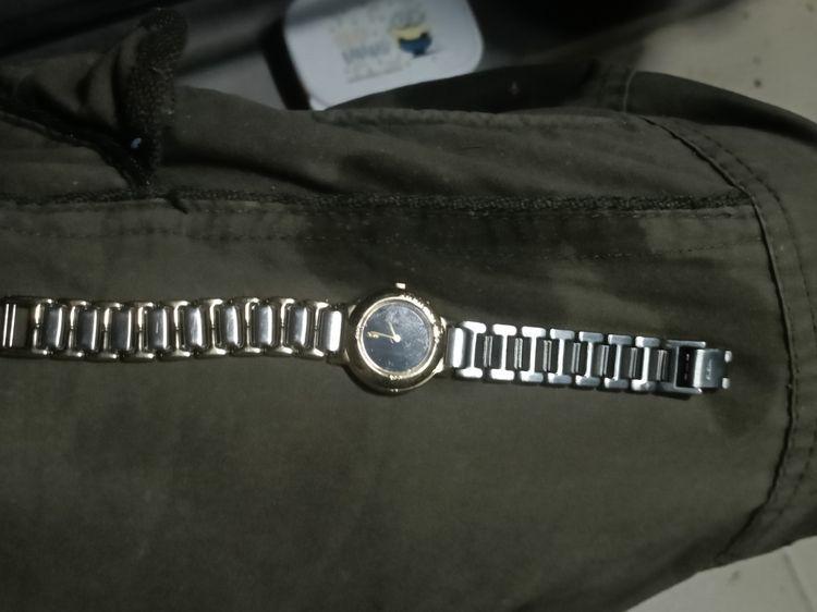 Yves Saint Laurent 💓 นาฬิกาผู้หญิง 📌ของแท้ ไม่แท้ยินดีคืนเงิน สภาพใหม่มาก ระบบ Quartz ถ่านเดินดี หน้าปัดสีดำ2 เข็ม รูปที่ 2