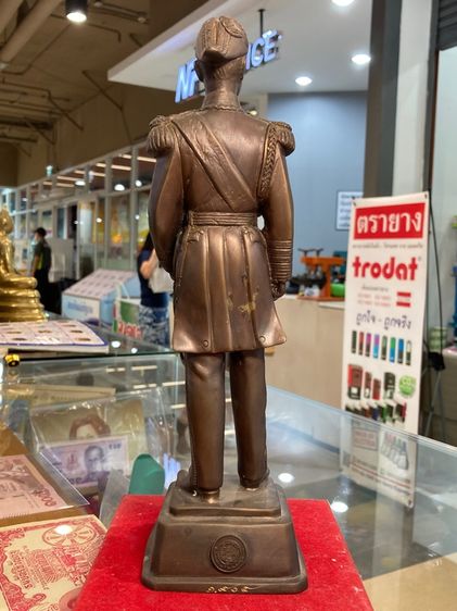 พระบรมรูปหล่อ เสด็จเตี่ย กรมหลวงชุมพรฯ ที่ระลึก ๖๐ ปี โรงเรียนสิงห์สมุทร สัตหีบ ชลบุรี พ.ศ.๒๕๕๐ สูง ๑๒ นิ้ว หมายเลข ๑,๙๐๔ สวยครับ รูปที่ 3