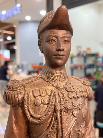 พระบรมรูปหล่อ เสด็จเตี่ย กรมหลวงชุมพรฯ ที่ระลึก ๖๐ ปี โรงเรียนสิงห์สมุทร สัตหีบ ชลบุรี พ.ศ.๒๕๕๐ สูง ๑๒ นิ้ว หมายเลข ๑,๙๐๔ สวยครับ