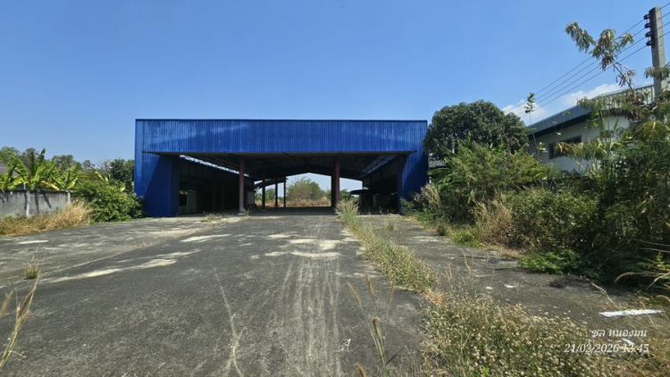 ใช่ ขายที่ดินพร้อมสิ่งปลูกสร้างโกดังเนื้อที่4ไร่