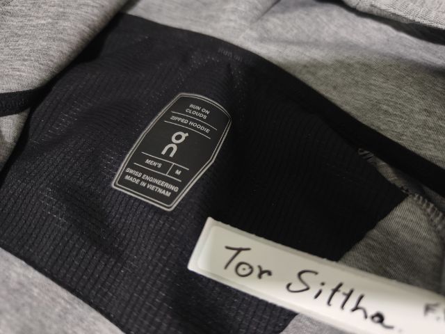 เสื้อ jacket hoodie on  รูปที่ 2