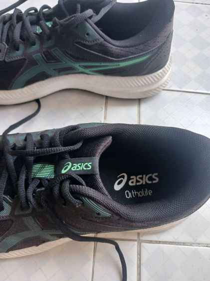 รองเท้ากีฬา