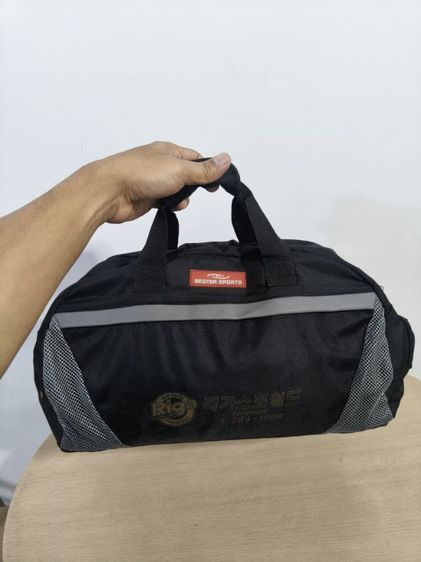 กระเป๋าเสื้อผ้า