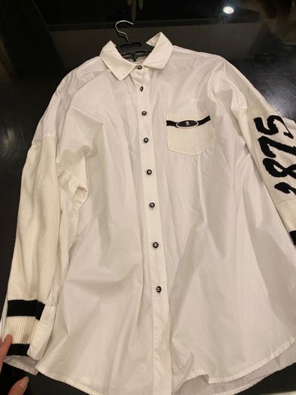 ชาแนล(ติดจองค่ะ) เชิ้ตแขนยาว สภาพใหม่เอี่ยม 