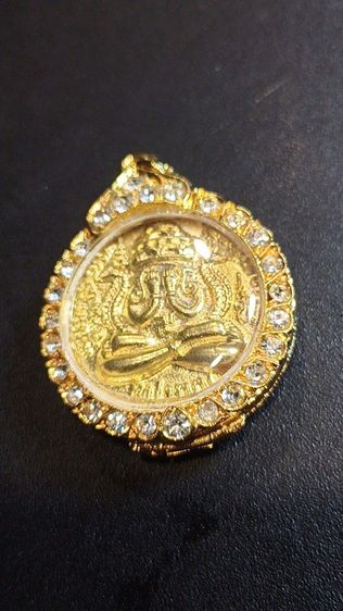 เหรียญหล่อปิดตาหลวงปู่หมุนชุดกรรมการ รูปที่ 4