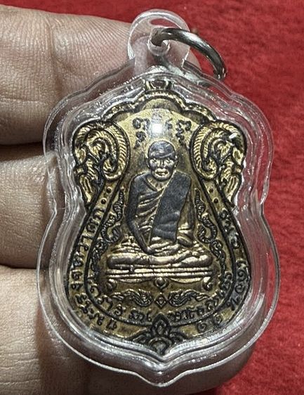 พระเหรียญเก่าเลี่ยมกรอบเก่า
