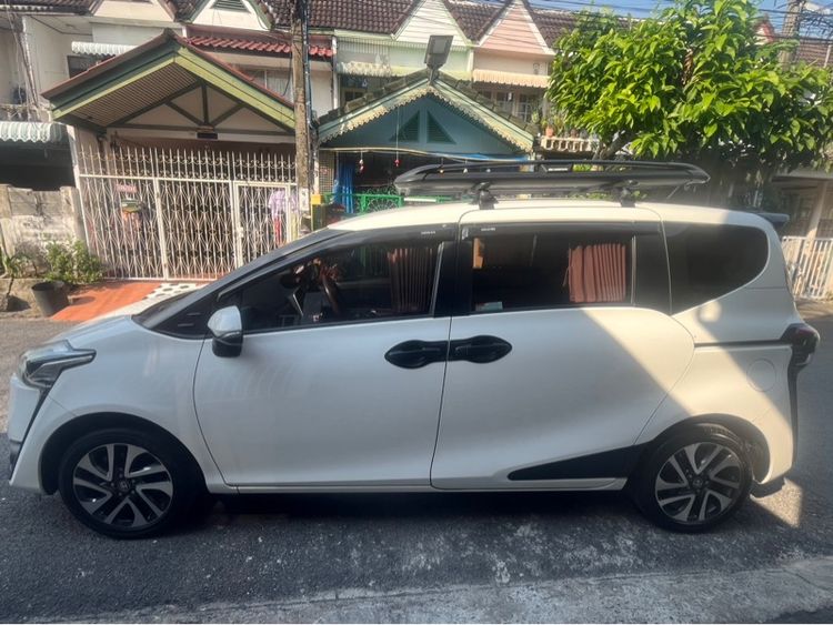 Toyota Sienta 2020 1.5 V Utility-car เบนซิน เกียร์อัตโนมัติ ขาว รูปที่ 3