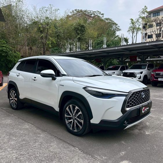 รถ Toyota Corolla Cross 1.8 HEV Premium สี ขาว