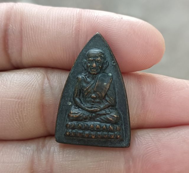 พระสีดำ 1 องค์