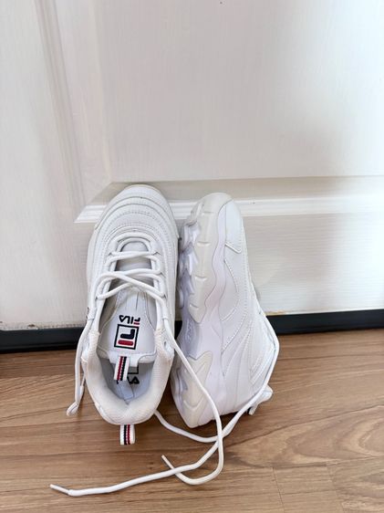 รองเท้าผ้าใบสีขาวFila ไซส์EUR37.5 รูปที่ 4