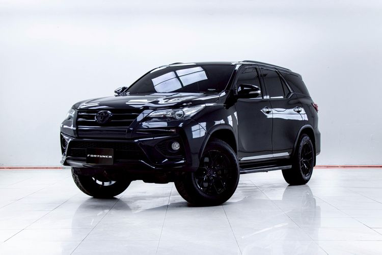 Toyota Fortuner 2015 2.8 V Utility-car ดีเซล ไม่ติดแก๊ส เกียร์อัตโนมัติ ดำ รูปที่ 4