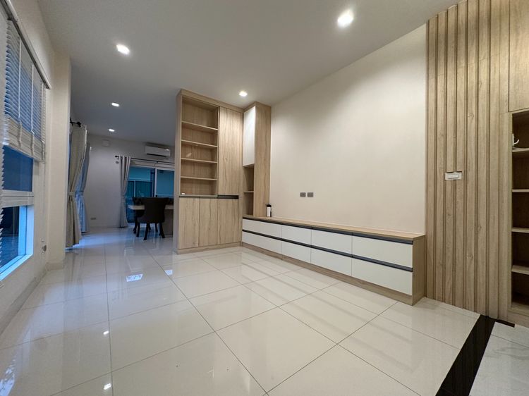 มีบางส่วน ขาย-เช่า บ้านเดี่ยวหลังใหญ่ 5 ห้องนอน พื้นที่กว้างขวาง โครงการ Perfect Place รามคำแหง–สุวรรณภูมิ 3 โดย Property Perfect รูปที่ 4