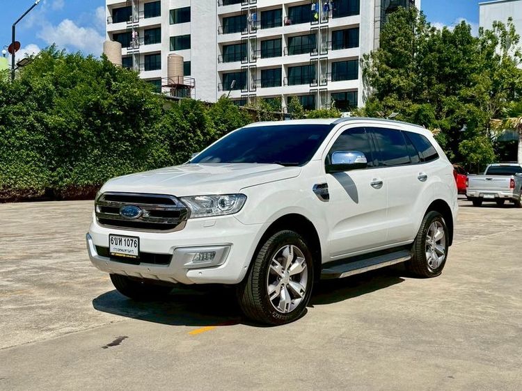 รถ Ford Everest 2.2 Titanium Plus สี ขาว