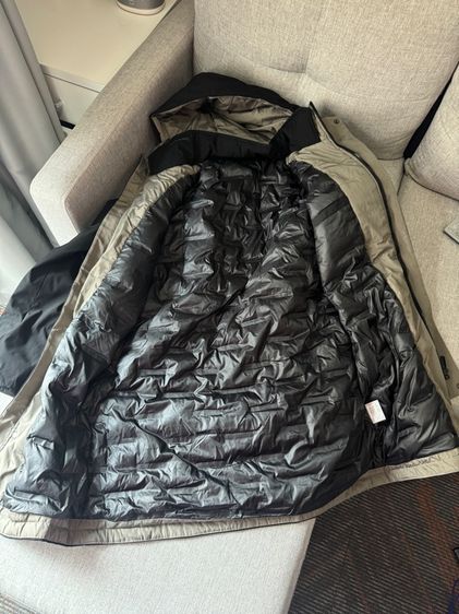 ขนเป็ดแท้ โค้ททรงยาว มีฉนวนกันความร้อนด้านใน งานแท้ สวยๆไร้ตำหนิ สวยมากๆเหมือนได้ของใหม่  รูปที่ 2