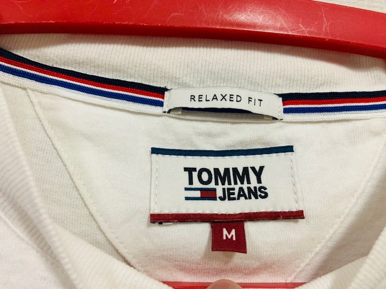 เสื้อยืด TOMMY JEANS กระเป๋าอกซ้าย แท้ 💯 size M ขนาด อก 21.5 ยาว 27.5 นิ้ว สภาพดีมาก ทรงสวย ดีเทลสวย เนื้อผ้านิ่ม หายากน่าสะสมครับ รูปที่ 3