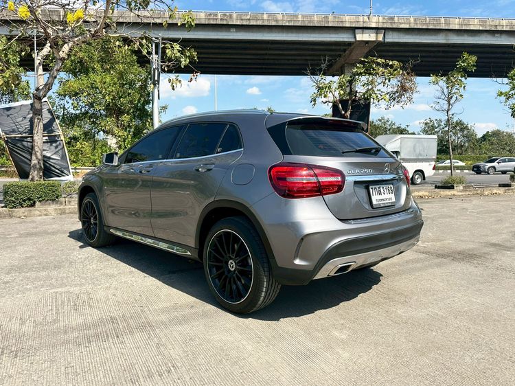 Mercedes-Benz GLA-Class 2018 GLA250 Sedan เบนซิน ไม่ติดแก๊ส เกียร์อัตโนมัติ เทา รูปที่ 4