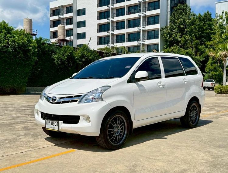 รถ Toyota Avanza 1.5 E สี ขาว