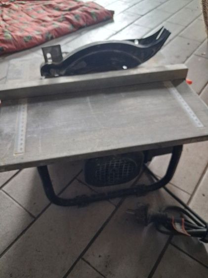 แท่นวงเดือนตัดกระเบื้อง