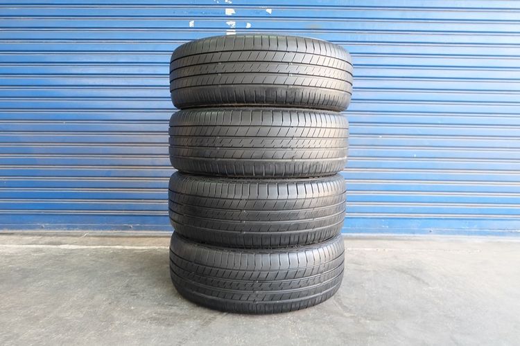 🚗 Innova Crysta 17 นิ้ว + ยาง  Dunlop  LM705  ขนาด 215 55R17  ปี23 รูปที่ 4