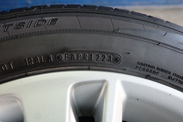 🚗 Innova Crysta 17 นิ้ว + ยาง  Dunlop  LM705  ขนาด 215 55R17  ปี23 รูปที่ 3