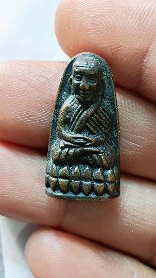 เหรียญ หล่อ ทองเหลือง โบราณ หลวงปู่ทวด เก่า ตามภาพ