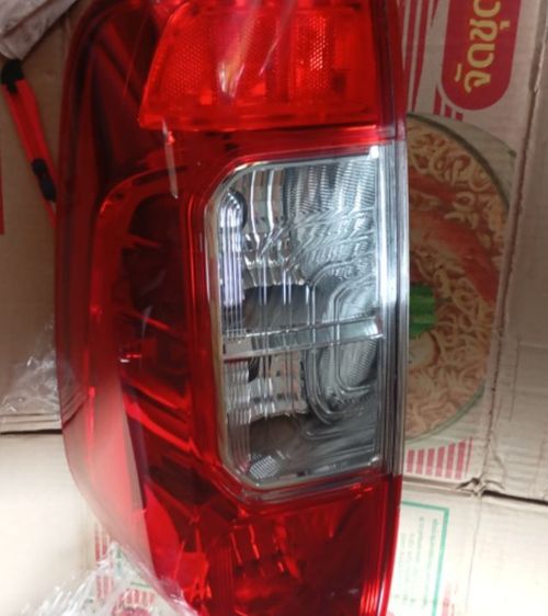 ไฟท้าย แท้ นาว่าร่า NP300