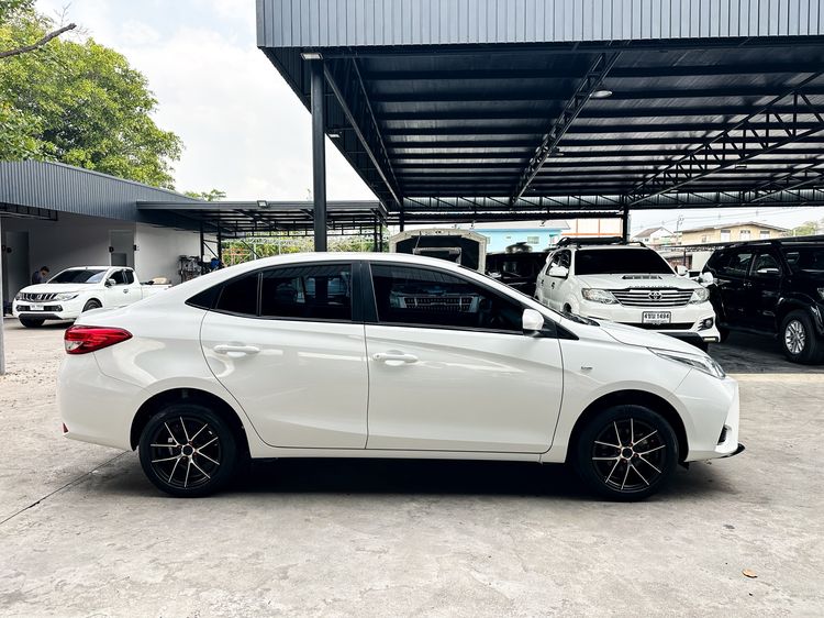 Toyota Yaris ATIV 2022 1.2 Entry Sedan เบนซิน เกียร์อัตโนมัติ ขาว รูปที่ 4