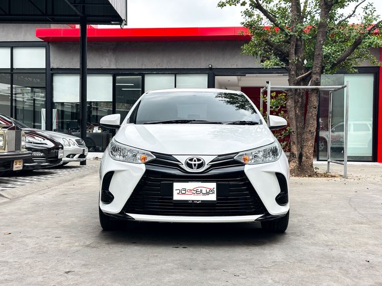 Toyota Yaris ATIV 2022 1.2 Entry Sedan เบนซิน เกียร์อัตโนมัติ ขาว รูปที่ 2