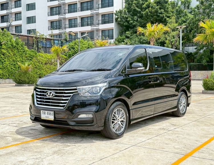รถ Hyundai Grand Starex 2.5 VIP สี ดำ