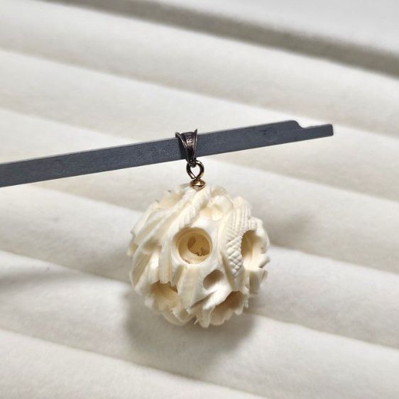 อัญมณี สร้อยคอและจี้ 🔖จี้เงินแท้ วัสดุธรรมชาติแกะสลักลาย ซ้อนกัน 4 ชั้น งานหายาก จากต่างประเทศ