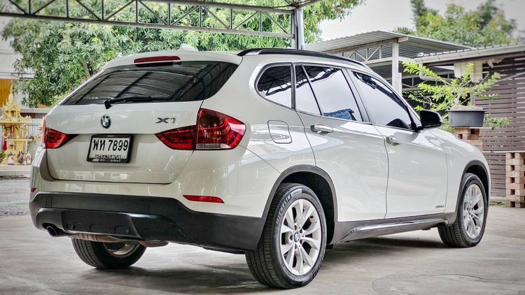 BMW X1 2014 2.0 sDrive18i Sedan เบนซิน ไม่ติดแก๊ส เกียร์อัตโนมัติ ขาว รูปที่ 4