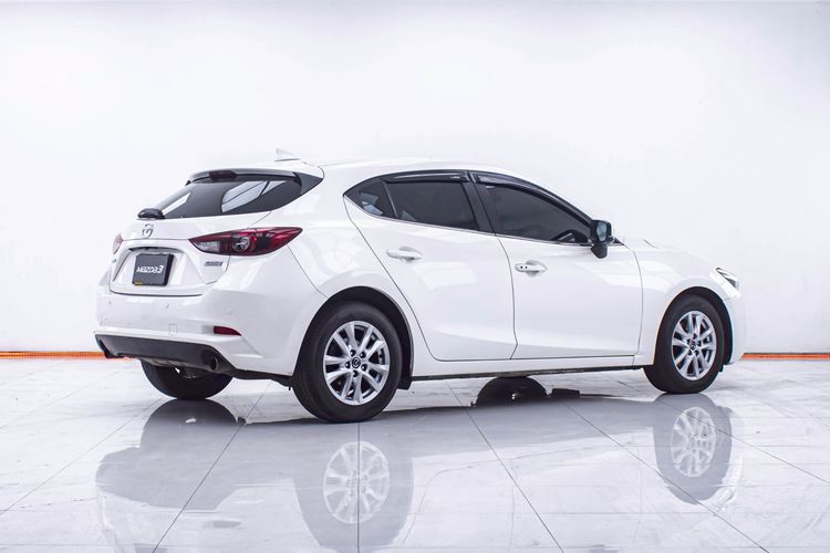 Mazda Mazda3 2018 2.0 C Sedan เบนซิน ไม่ติดแก๊ส เกียร์อัตโนมัติ ขาว รูปที่ 4